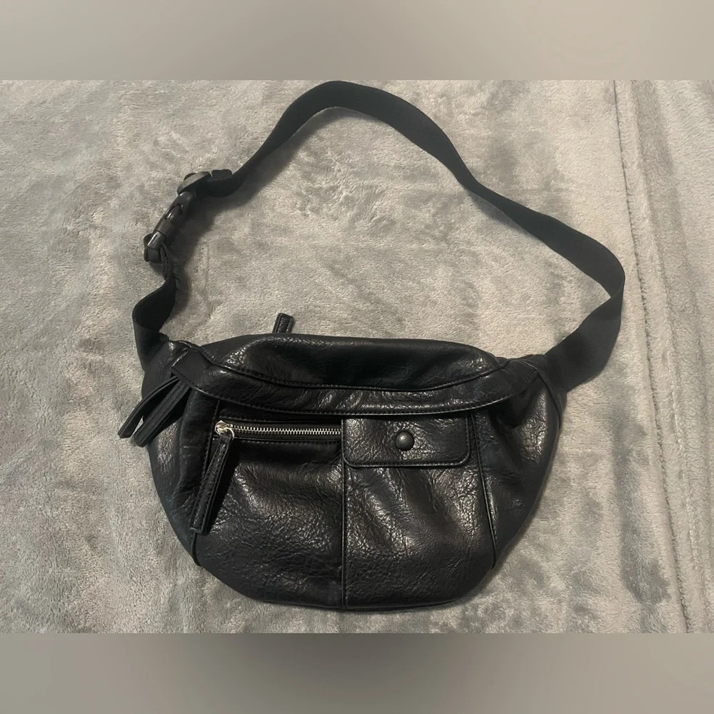 2/$25 🎉 BELT BAG vegan leather with large capacity - Picture 7 of 11